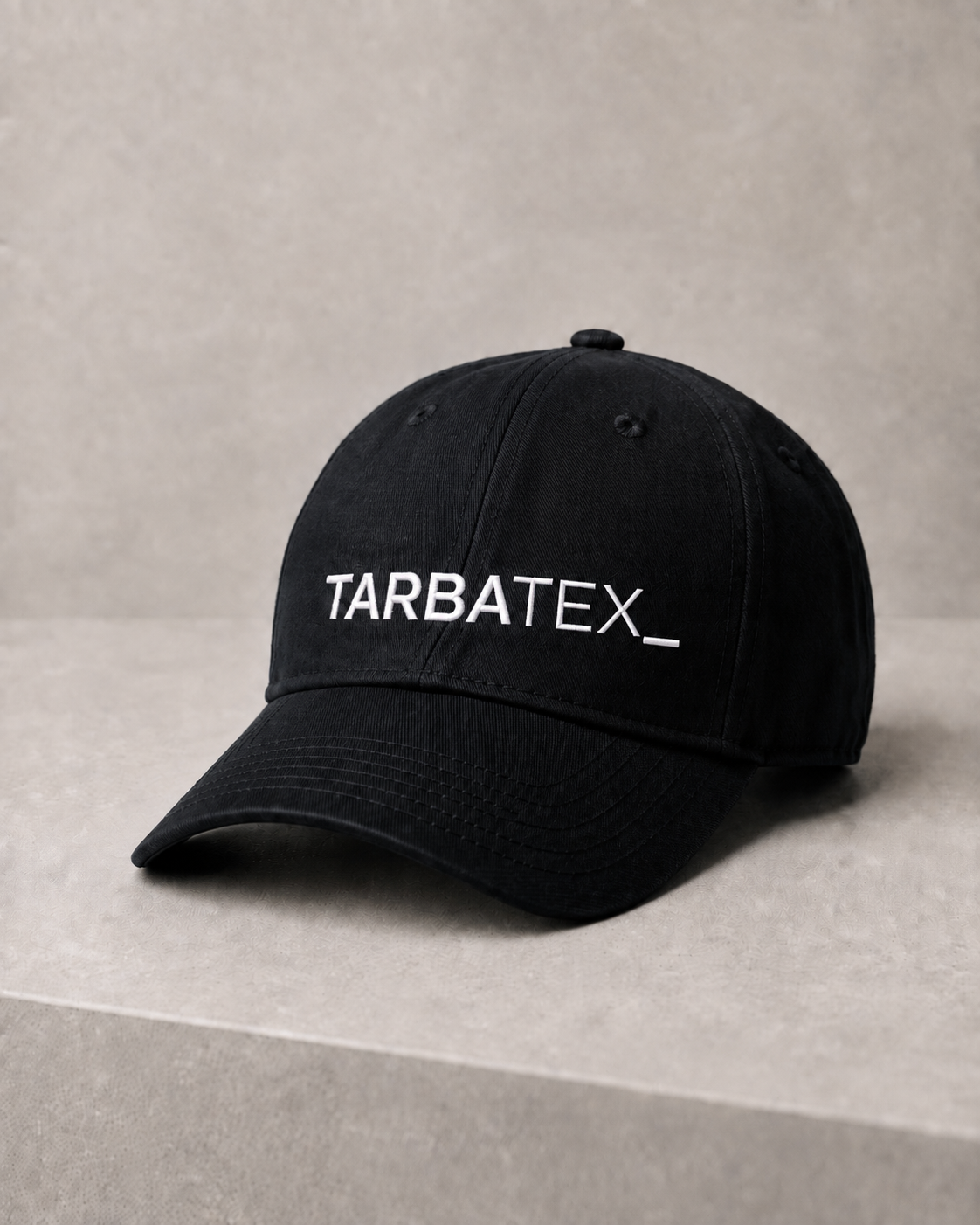Gorra azul marino personalizada mediante bordado